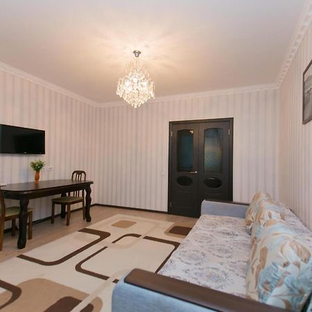 Cozy Apartment On Sarayshyq Street 5E Astaná Exterior foto